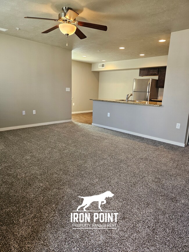 181 S Roaming Ln Unit 103