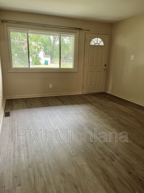Photo - 709 E Seventh St