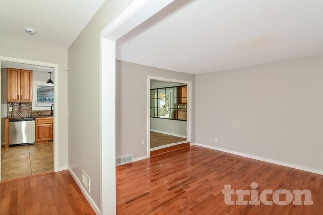 Photo - 1420 Boone Ave N