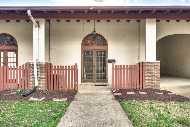 Photo - Great corner studio location in Belle Forest.