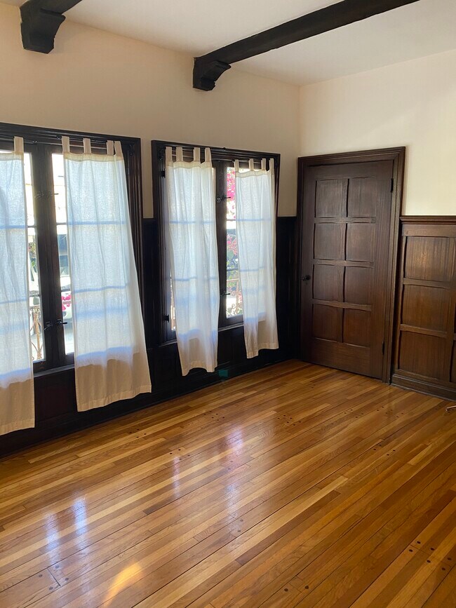 Photo - 414 N Sycamore Ave