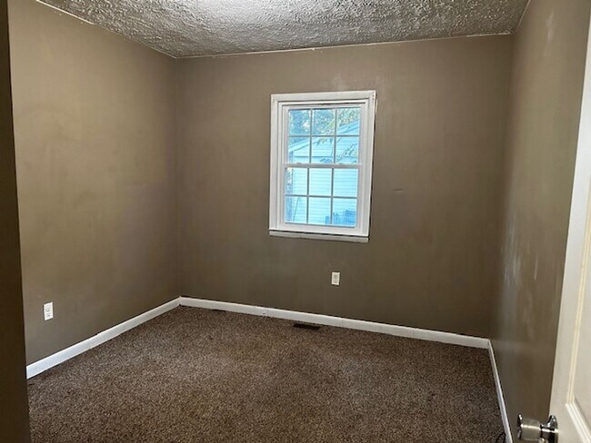 Photo - 706 Wren St