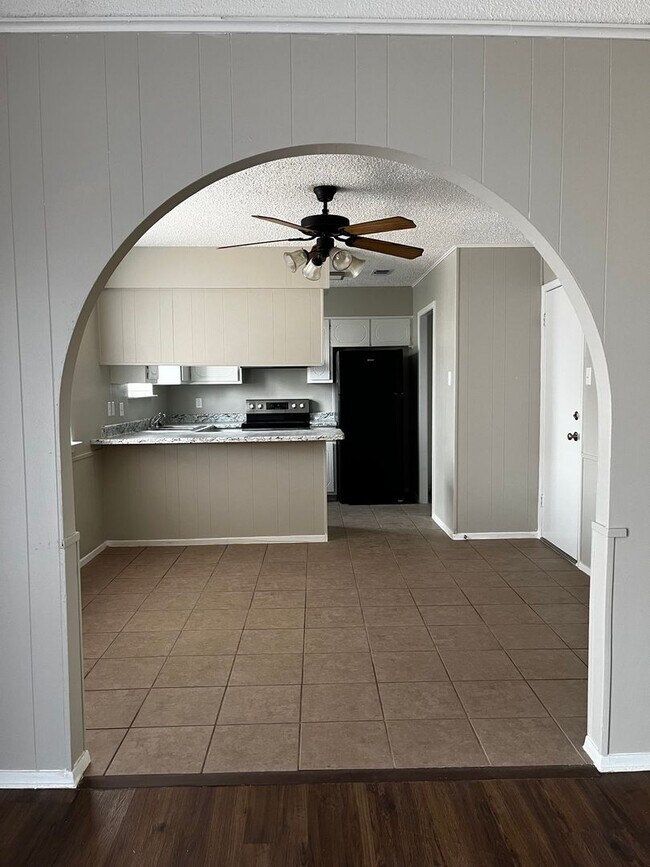 Photo - Nice 3 bedroom, 2 bath Home in College Hills West Available SOON!