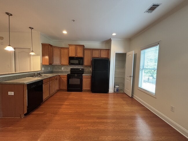 Photo - 409 Whitehall Rd