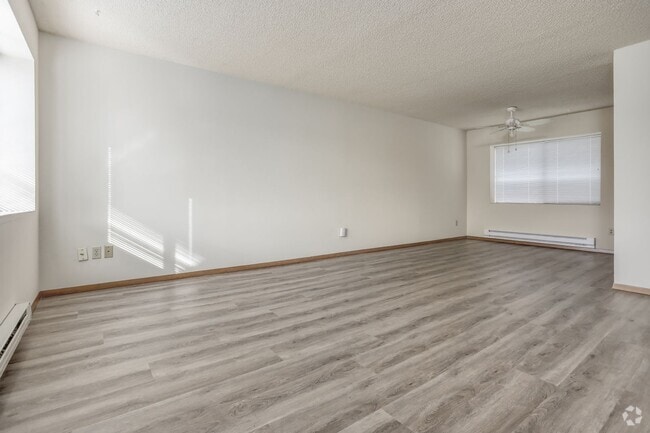 Building Photo - 2 Bedroom Duplex W/ attached garage in Was... Rental