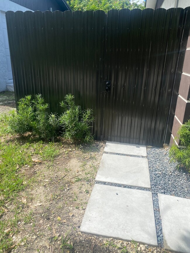 Building Photo - 11402 SW 113th Pl