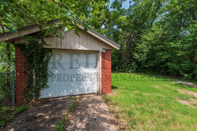 Photo - 839 N Oliver St