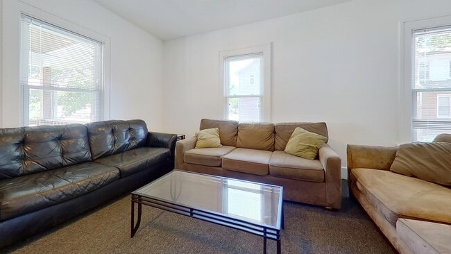 Photo - 23 E Chalmers St