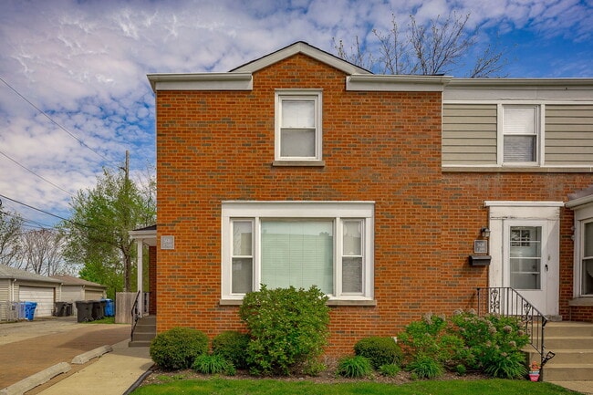Building Photo - 5638 W Carmen Ave