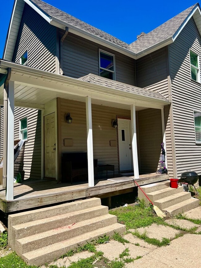 Building Photo - 133 S Chicago Ave Unit 2