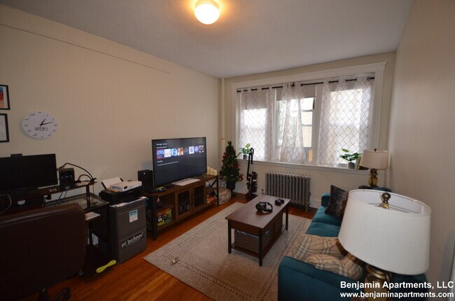 Building Photo - 1860 Commonwealth Ave Unit 9 Rental