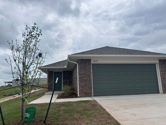 Building Photo - FIRST MONTH FREE! NEW HOME!