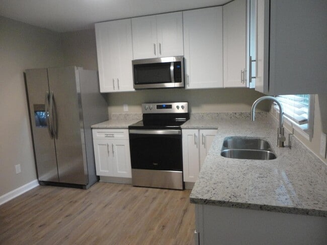 Photo - 137 W Barbee St