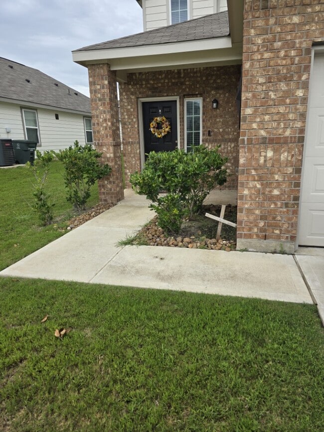 Front of house - 974 Marquis Dr House