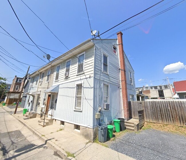 Building Photo - Available Now! 3BR HOME IN ALLENTOWN!