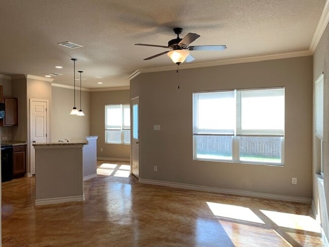 Building Photo - Town home for rent