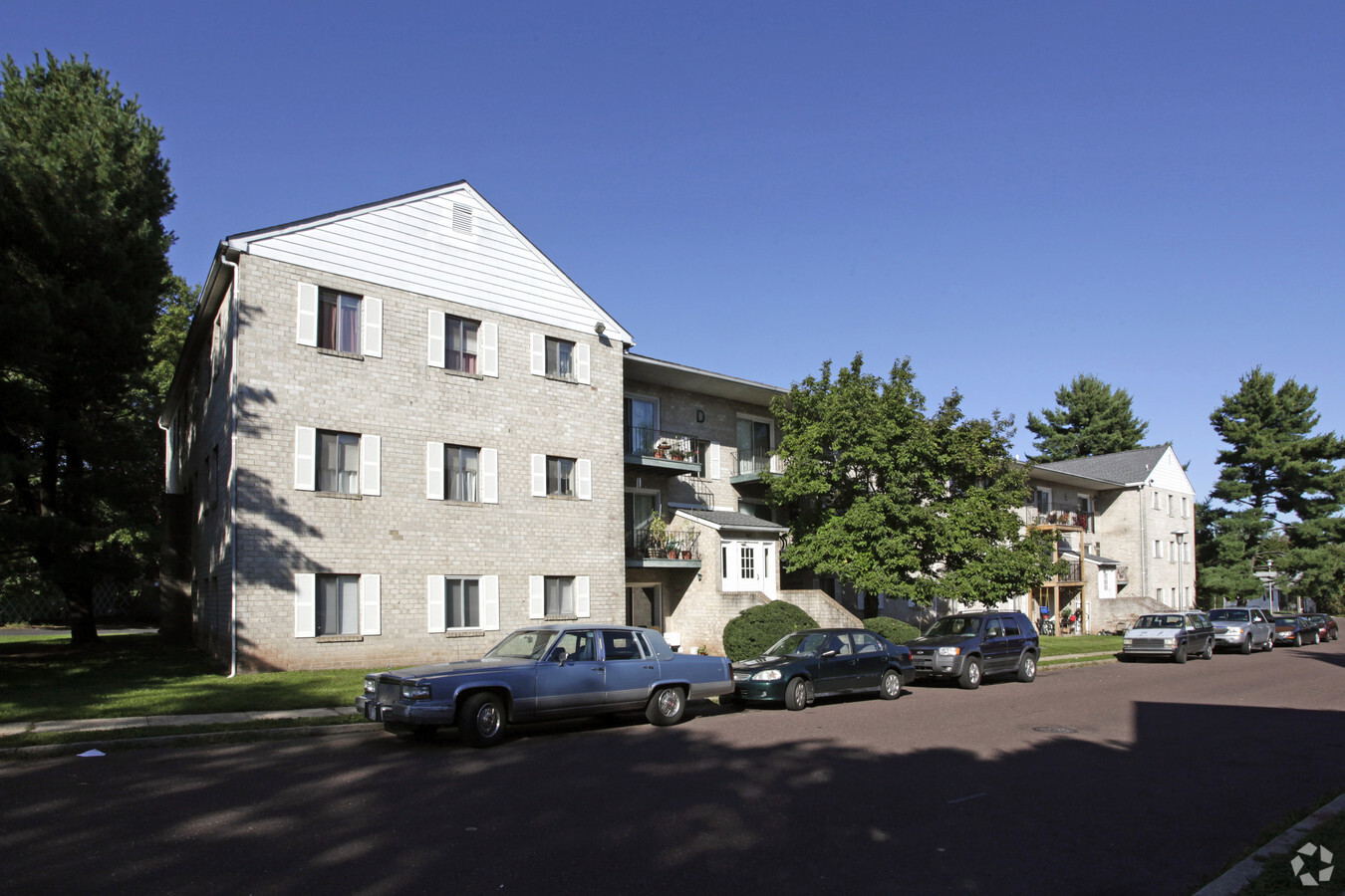Wexford Apartments - Wexford Apartments