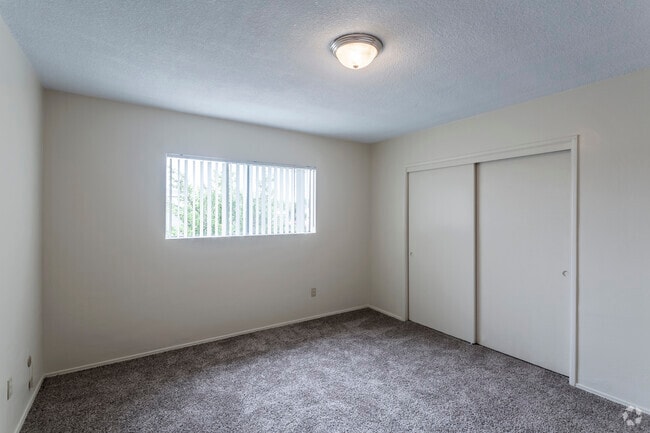 2 BR, 1 BA - 1100 SF