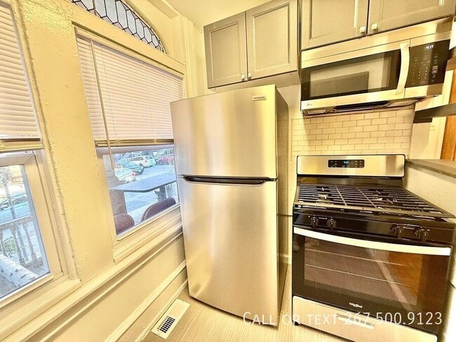 Photo - 236 Buckingham Pl Unit 1