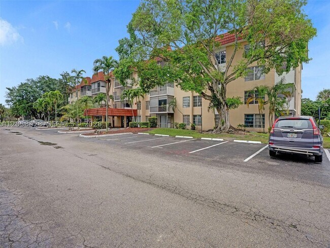 Photo - 4166 Inverrary Dr Unit 403