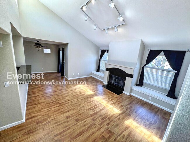Building Photo - 9325 W Desert Inn Rd Unit APT 289