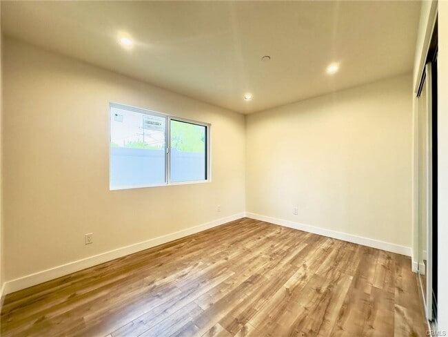 Photo - 15950 Cohasset St