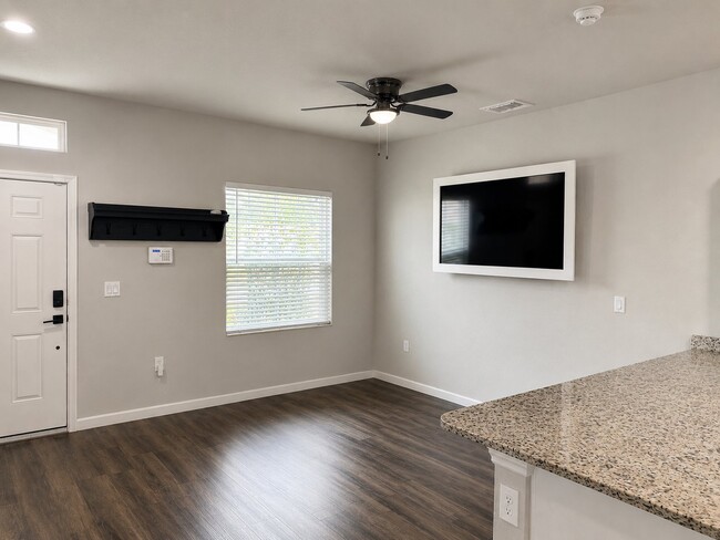 Photo - 1061 Salina St SE