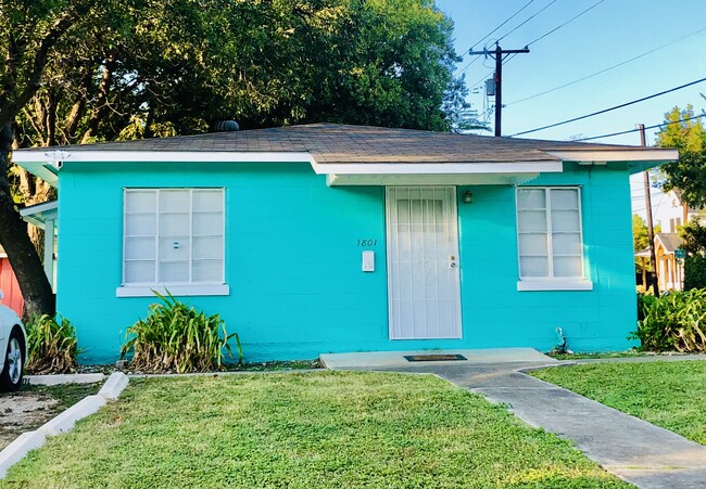 Photo - 1801 W Craig Pl