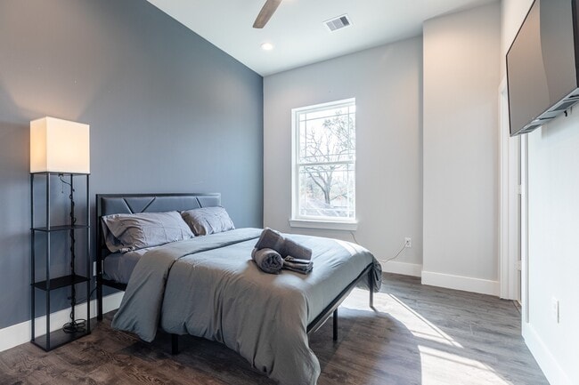 Photo - 4924 Winnetka St