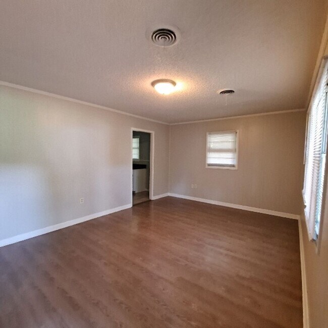 Photo - 837 Carrolton Rd