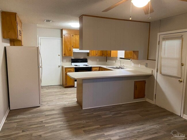 Photo - 6005 Muldoon Rd