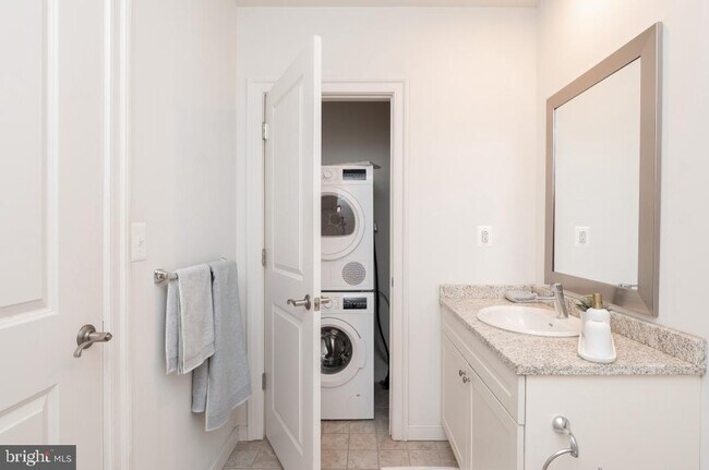 Photo - 1900 Arch St Unit 926
