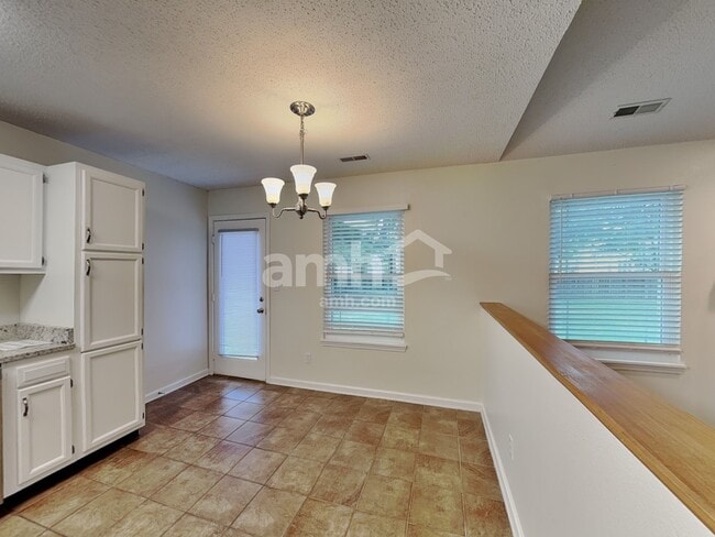 Photo - 528 Woodfield Cir