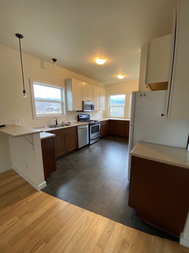 Photo - 1801 Russell Ave