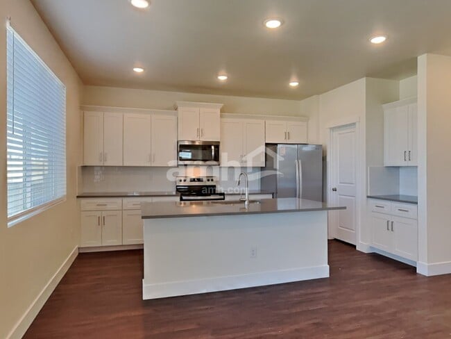 Photo - 1405 Alderleaf Ave