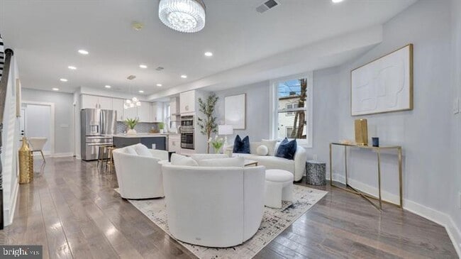 Photo - 413 Ingraham St NW