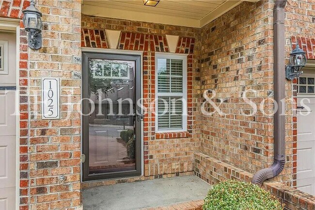 Photo - Beautiful 2 Bedroom Townhome with Bonus Room, Garage, and High End Finishes