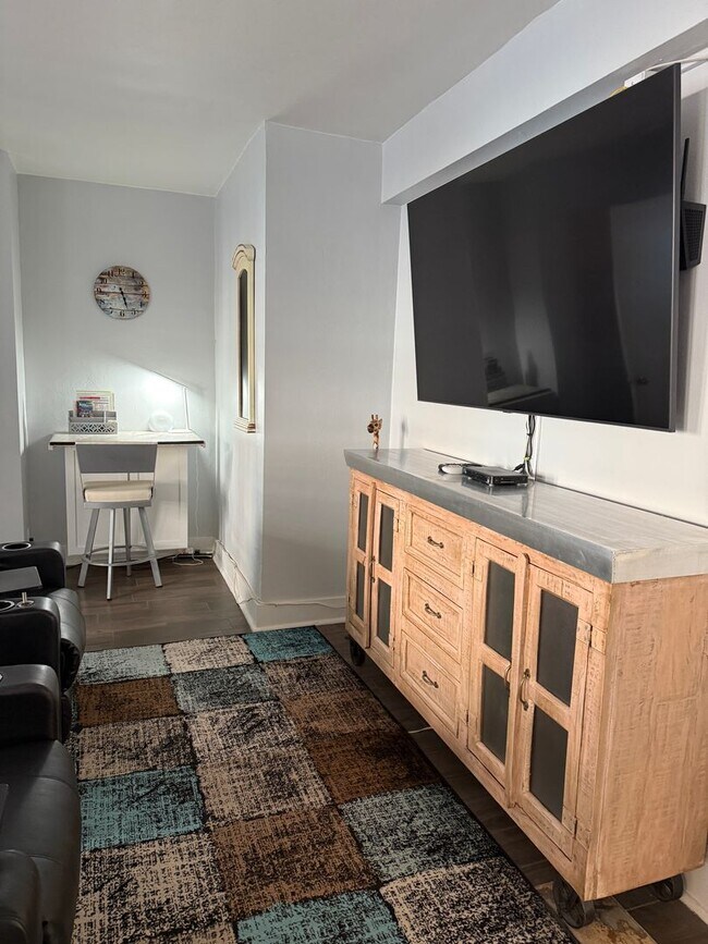 Photo - 1028 E Juneau Ave Unidad 702