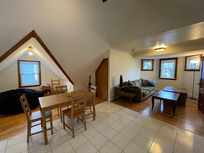 Photo - 65 Fairbanks St Unidad 2