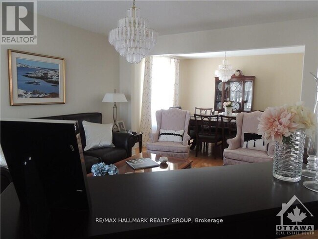 Photo - 15 Bondar Way