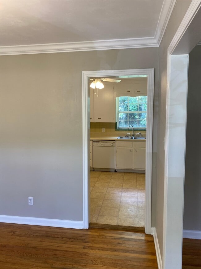 Photo - 1562 Mitchell Ave