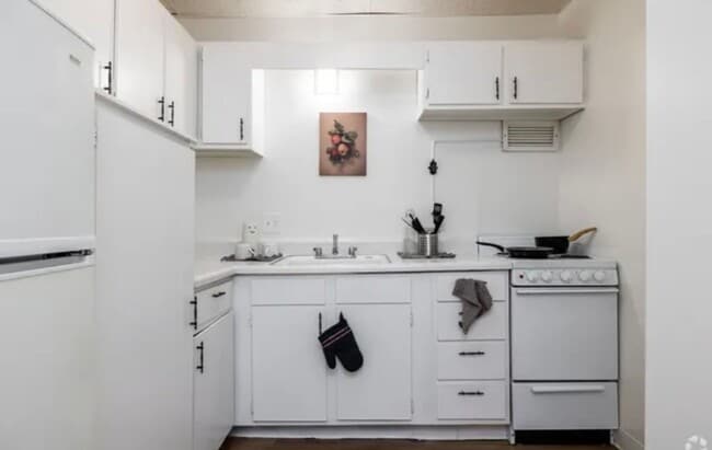Photo - Riverview Apartments