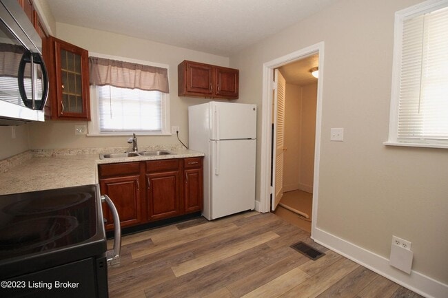Photo - 2421 Lindbergh Dr
