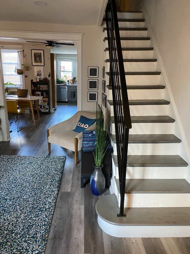 Photo - 6481 Ross St