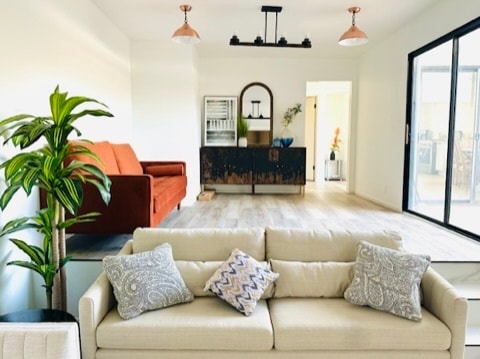 Building Photo - 10444 Canoga Ave Unit 40