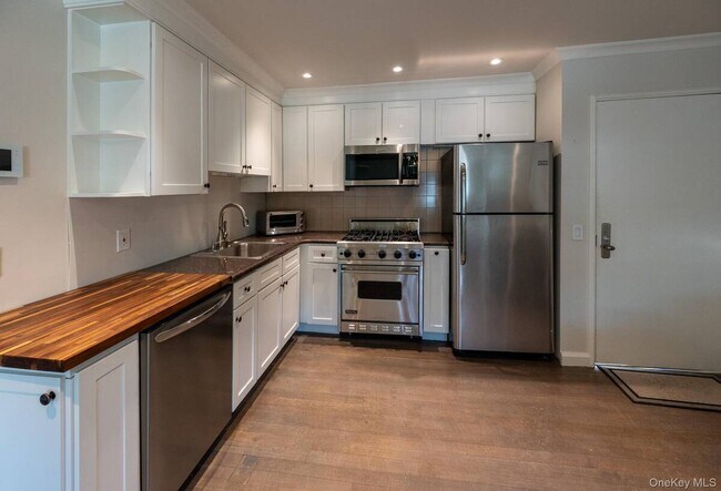 Photo - 18-10 121st St