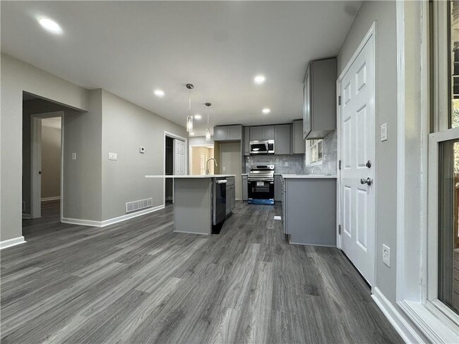 Photo - 3489 Creighton Rd SW