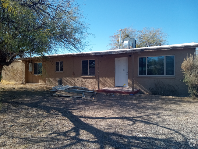 Building Photo - 3929 N Tyndall Ave Rental