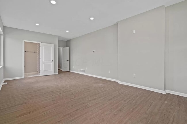 Photo - 534 Oakwood Ave