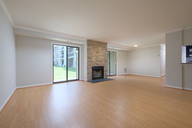 Photo - Renovated Entry Level - Castle Harbour Con... Unit 1D